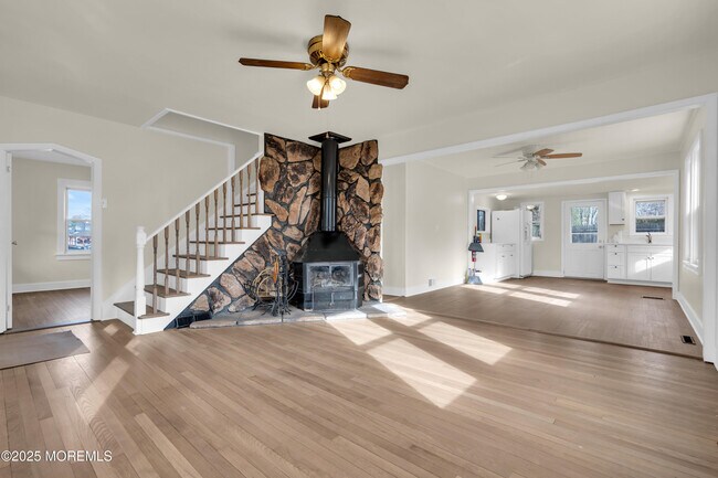 Building Photo - 2061 Lakewood Rd