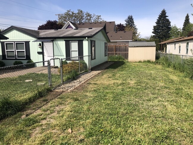 Building Photo - 167 W Rose St