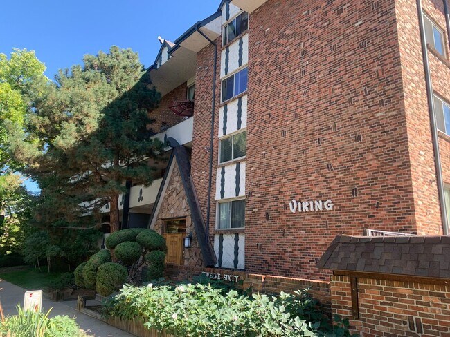 Building Photo - 1 Bedroom 1 Bathroom in Congress Park      **Move-In Special**