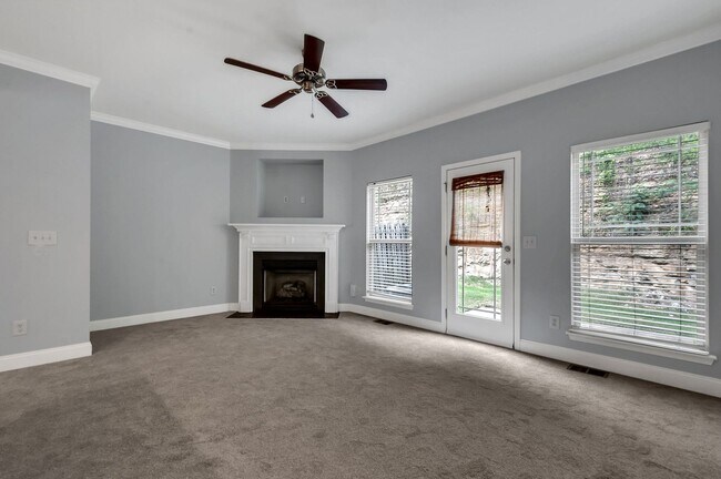 Building Photo - Awesome 3BE/2.5BA home in Bellevue!