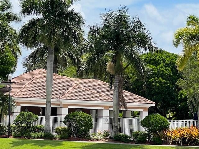 Building Photo - 1551 Fenton Dr