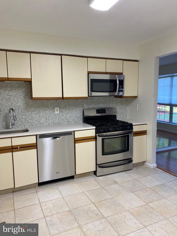 Building Photo - 1739 McNelis Dr