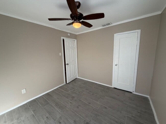 Building Photo - Lovely 3 Bedroom / 1 Bath for Rent - Section 8 Welcome