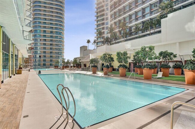 Building Photo - 1300 S Miami Ave