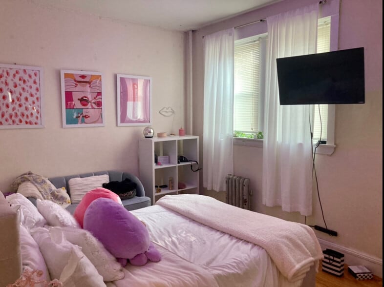 Building Photo - 62 Egmont St