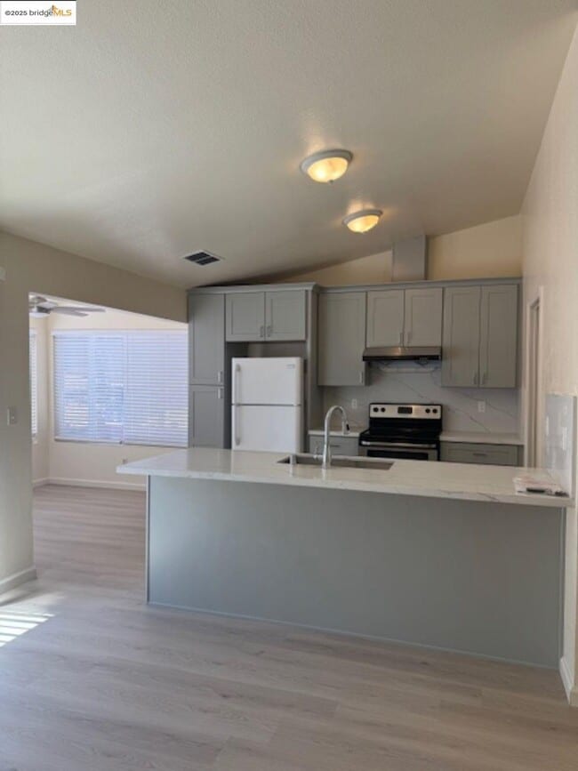 Building Photo - 3323 Blythe Dr