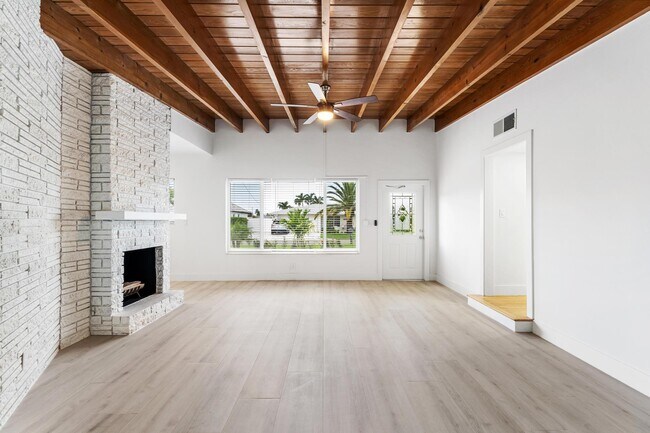 Building Photo - 7531 Edgewater Cir