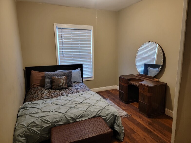 Building Photo - 8416 Brush St