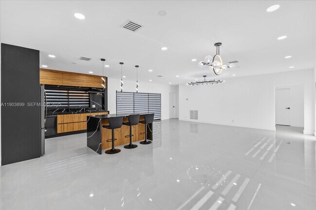 Building Photo - 19511 NE 18th Pl