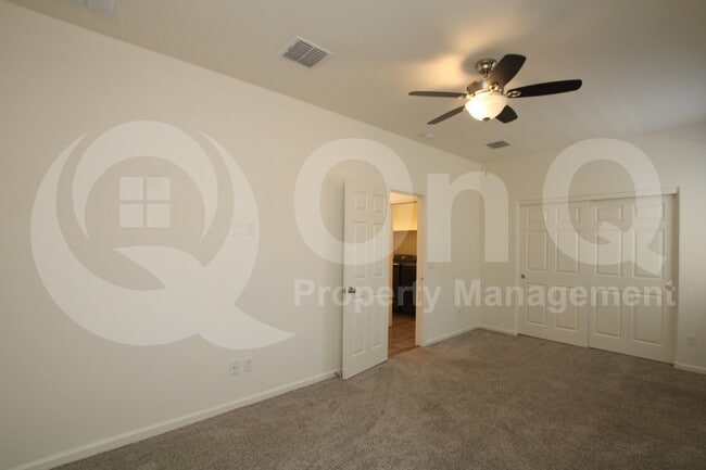 Building Photo - 5420 W Desert Hollow Dr