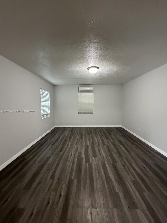 Building Photo - 706 S F St