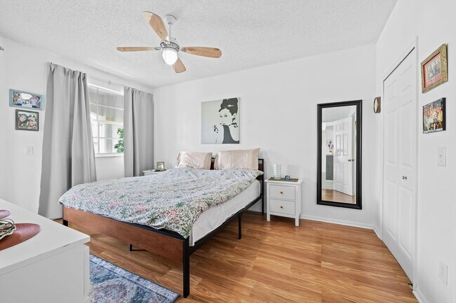 Building Photo - 3225 NE 184th St