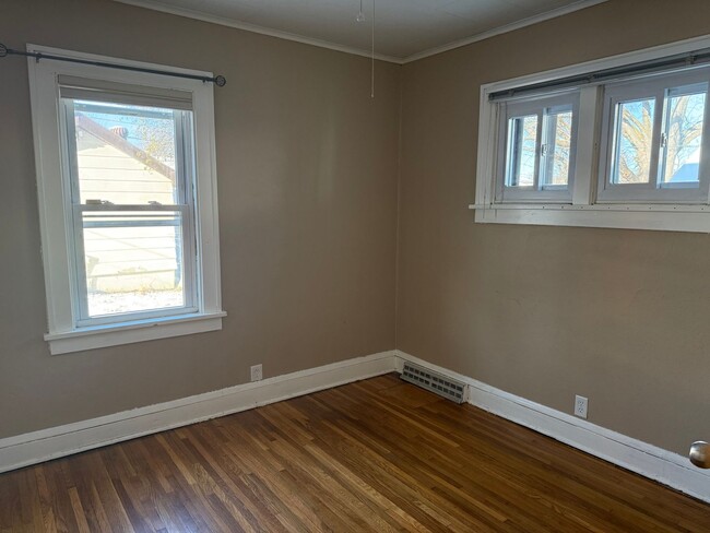 Building Photo - Cozy 2 Bedroom + Loft Home - Available Ear...