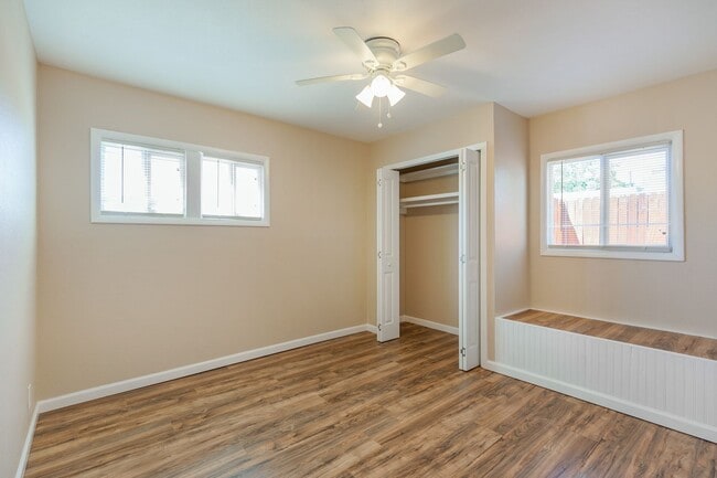 Building Photo - Spacious 4 Bedroom Home
