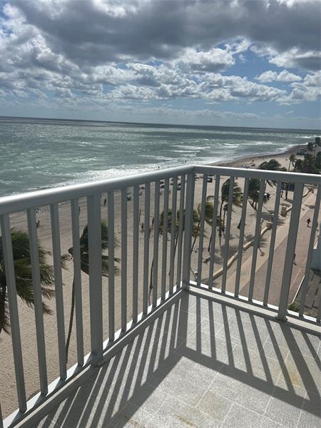 Building Photo - 400 N Surf Rd