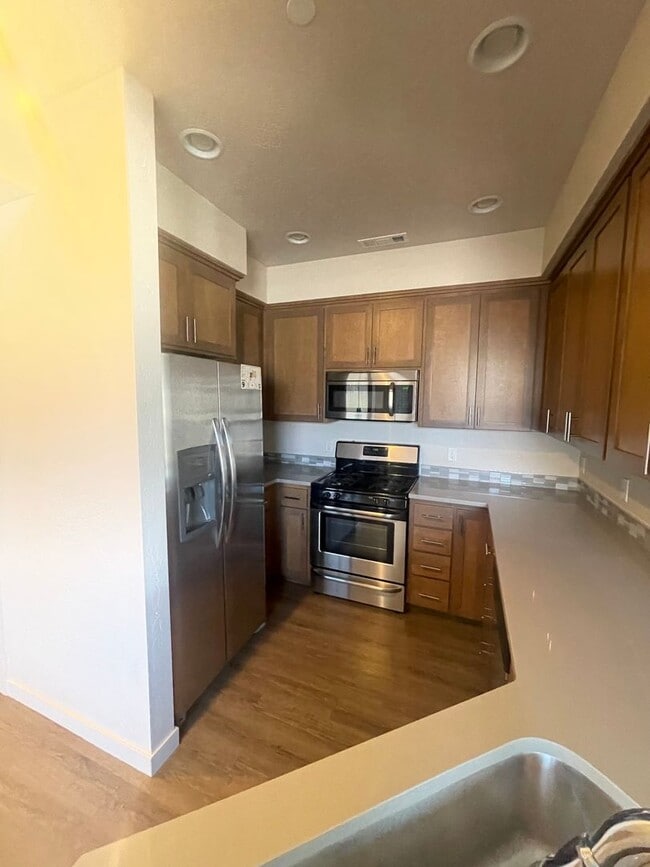 Building Photo - Newer & Beautiful 2bd/2bth condo in Ashland