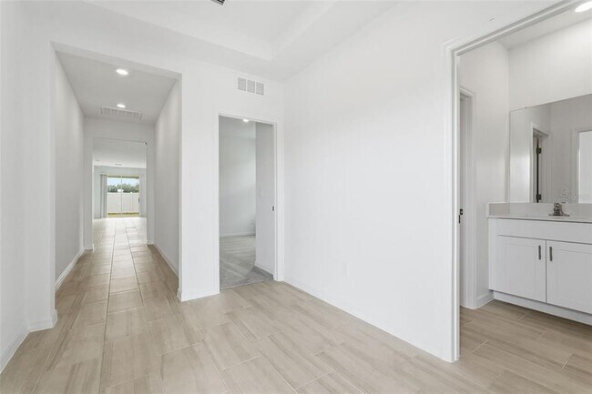 Building Photo - 9222 Scouter Bee Pl