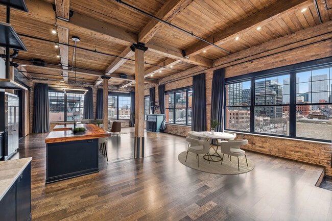 Building Photo - 1000 W Washington Blvd