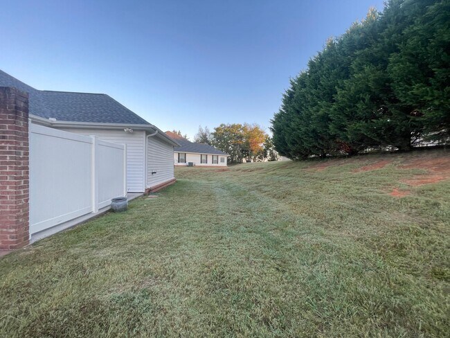 Building Photo - 1930 Scarlett Meadows Dr