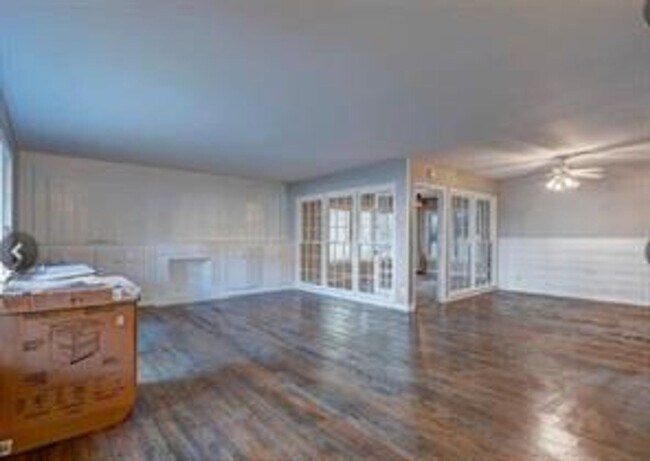 Building Photo - 909 Duncan Ln