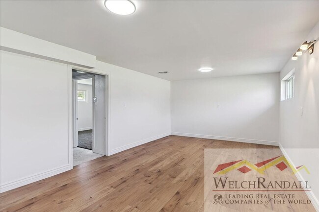 Building Photo - Charming Single Family Home in Hooper