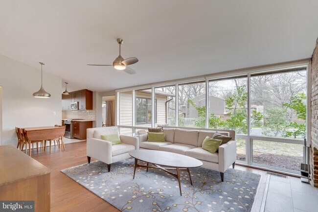 Building Photo - 3315 Pendleton Dr