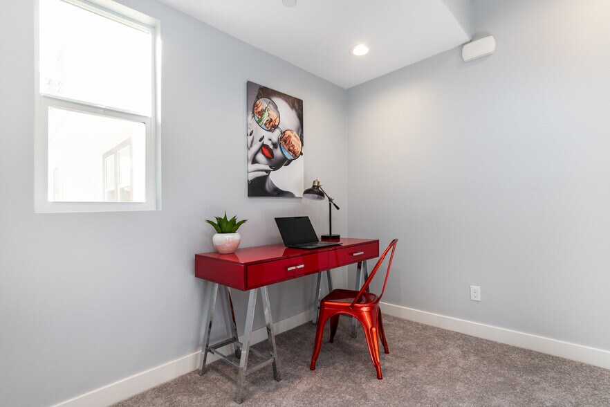 Building Photo - 577 Daniel Freeman Cir
