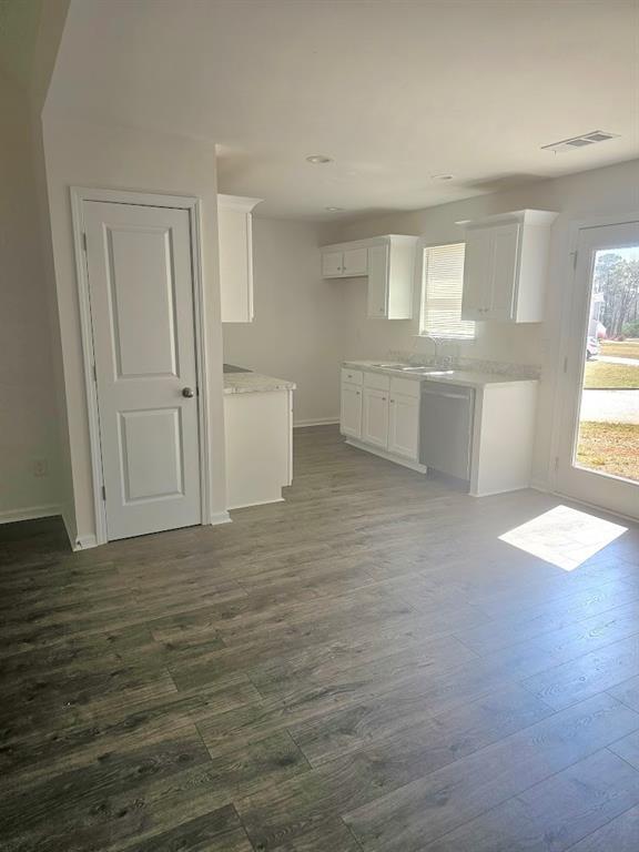 Building Photo - 175 Sawmill Ct N