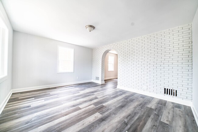 Building Photo - 8524 Water Oak Rd