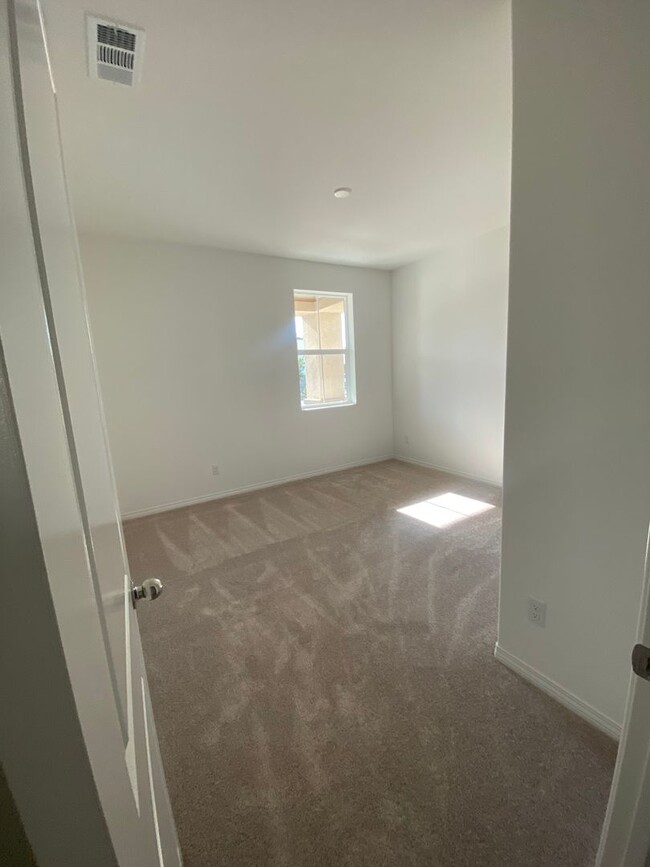 Building Photo - Like New Menifee 4 Bedroom Home