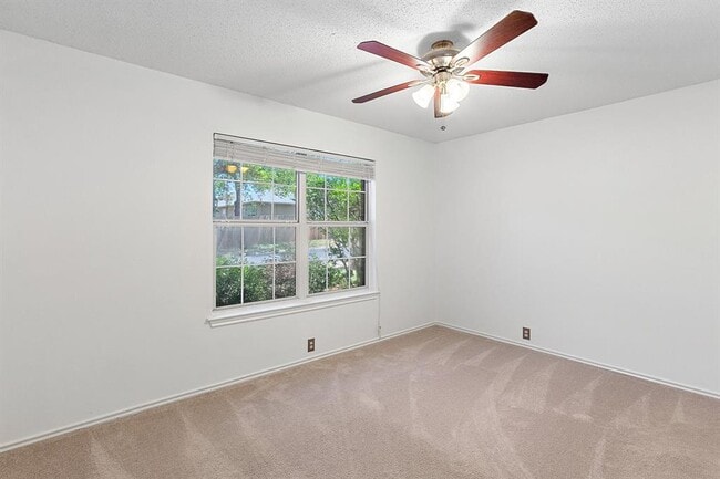 Building Photo - 2204 Coats Cir