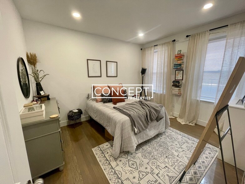 Building Photo - 11 Queensberry St