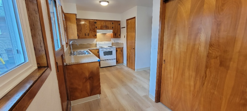 Building Photo - 700 E 22nd St