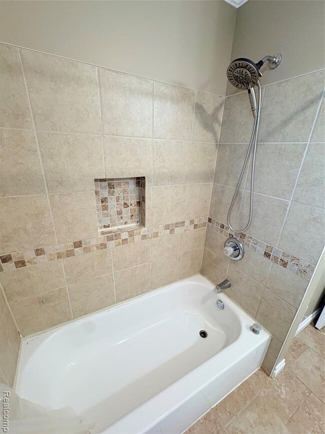 Building Photo - 1341 Catalpa Dr