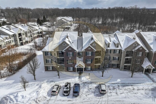 Building Photo - Available Now! Grand Blanc Schools! Condo/...