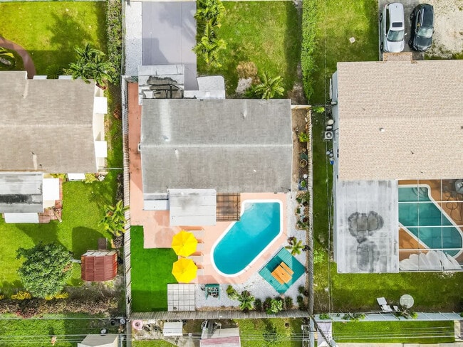 Building Photo - 730 N 72nd Terrace