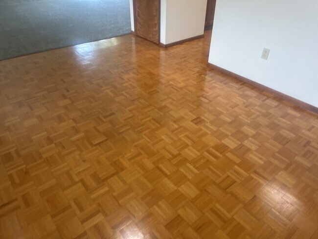 Building Photo - 2149 Woodcrest Ct