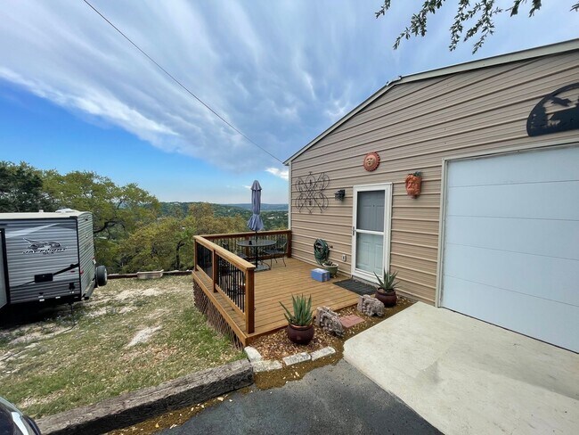 Building Photo - NEW ON MARKET (PRICE DROP!!)