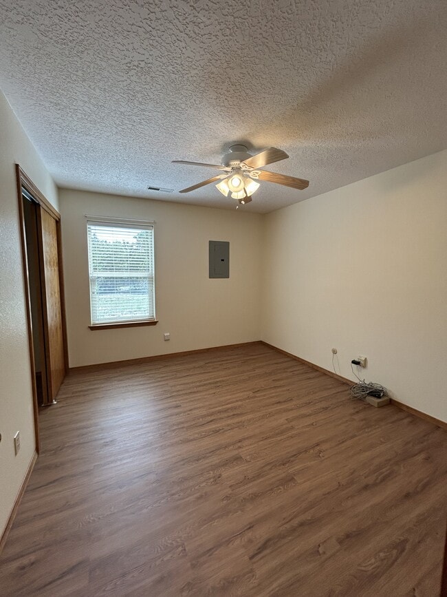 Building Photo - 1 Autumnwood Ct