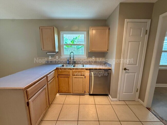 Building Photo - 1695 Evans Dr S