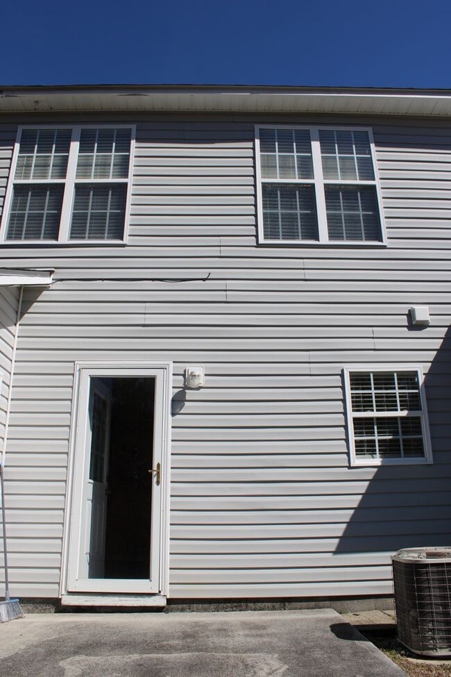 Building Photo - Modern Townhome in Havelock