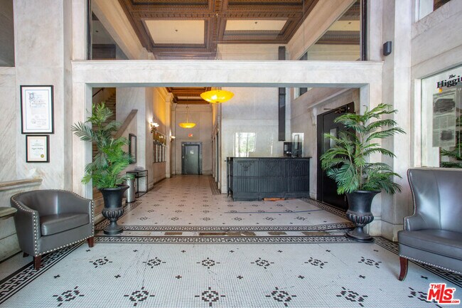 Building Photo - 108 W 2nd St