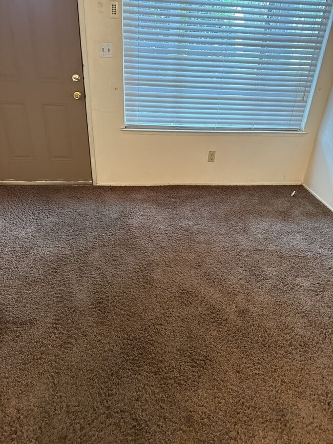 Building Photo - Well Maintained 2-Bedroom 1- bath Home in Quiet Sacramento Neighborhood