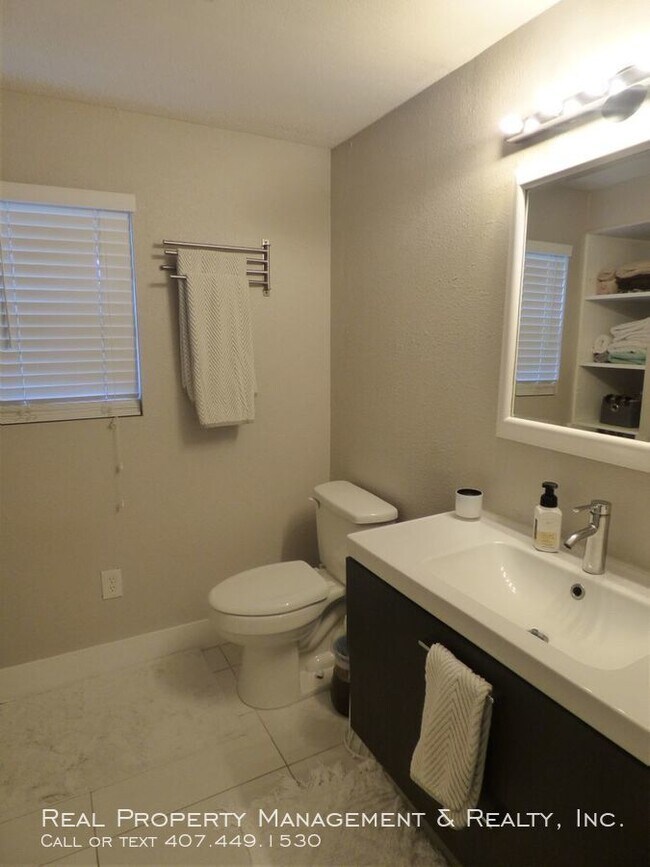 Building Photo - 3 BR / 2 BA in the Hourglass District