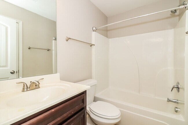 Building Photo - 212 Cleburne Pl