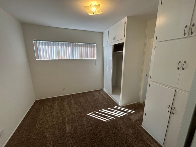 Building Photo - Lovely house for rent: 4 bed 1.75 bath in ...