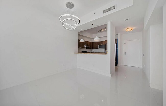 Building Photo - Breathtaking City Views from This Nordica ...