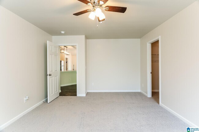 Building Photo - 281 Hillcrest Dr