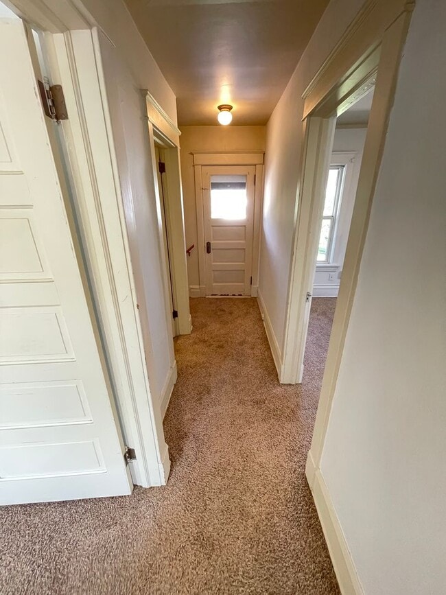 Building Photo - AVAILABLE NOW! 3 Bed/ 1 Bath Single Family...