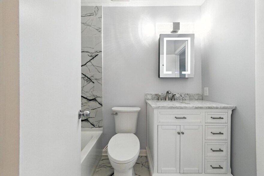 Building Photo - 233 Mill Point Dr